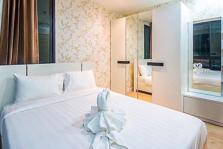 Room 8 of 17
