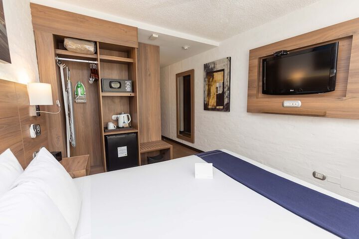Room 19 of 103