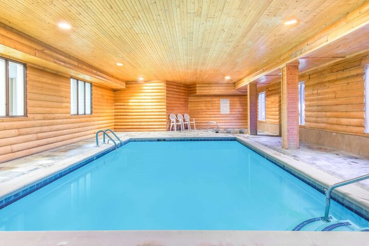 Hotel Pool