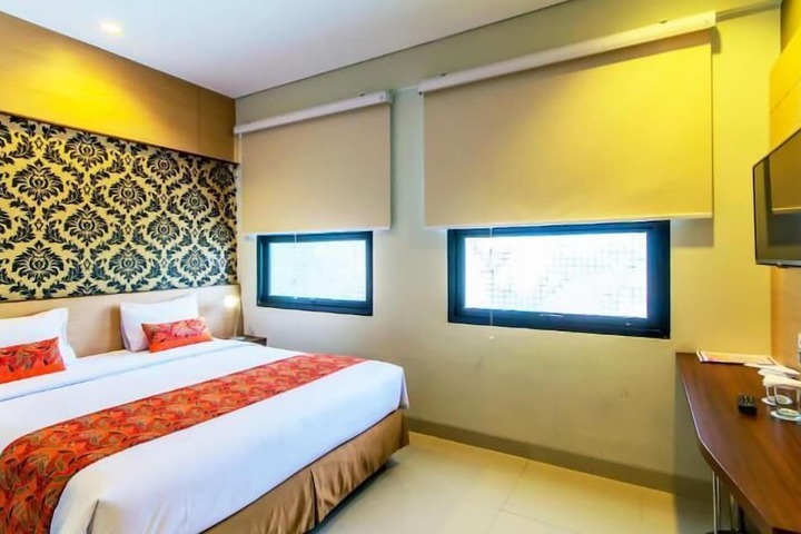 Room 9 of 28