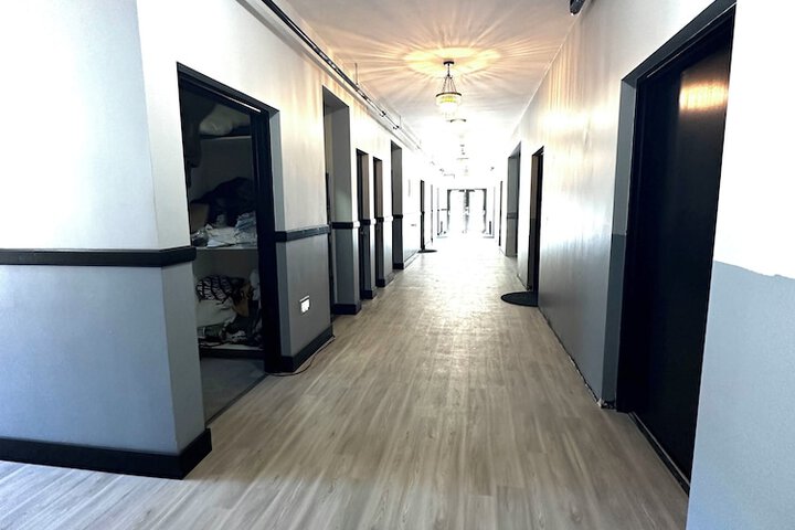 Ballroom/Hall 16 of 19