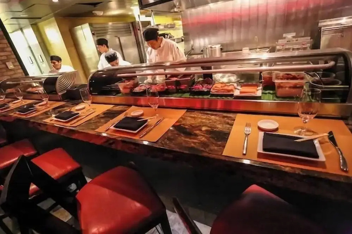 Dining 21 of 26