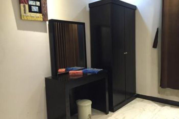 Room 9 of 29