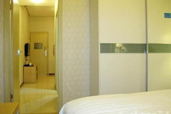 Room 12 of 27