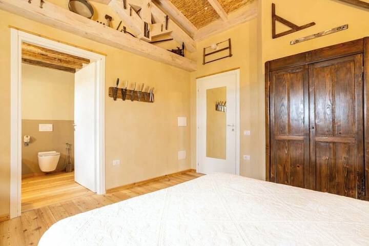 Room 42 of 164