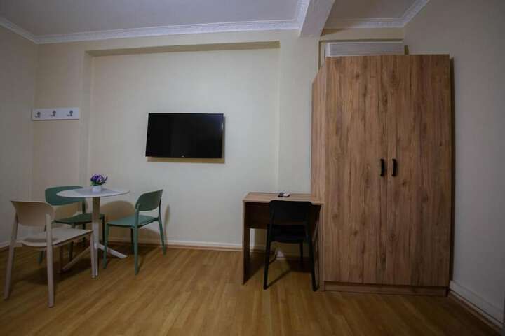 Room 13 of 25