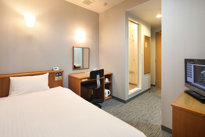 Room 6 of 45