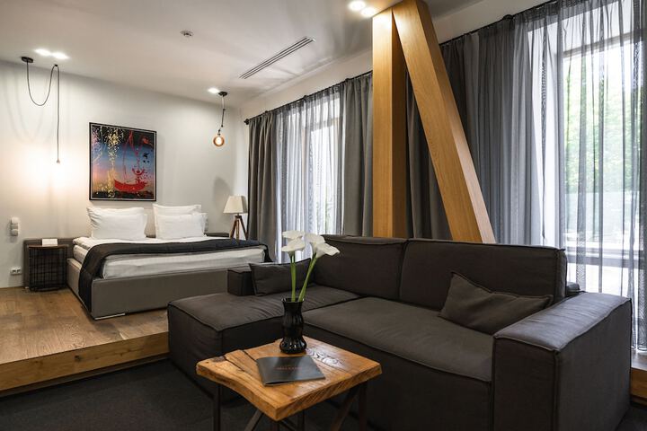 Room 27 of 60