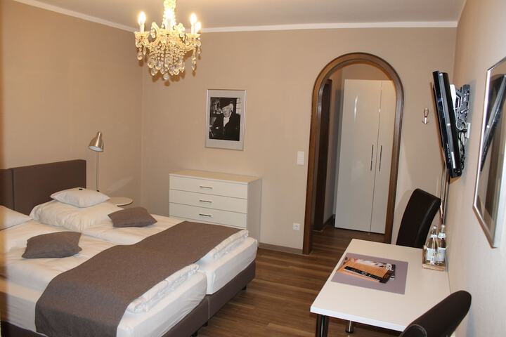 Room 6 of 40