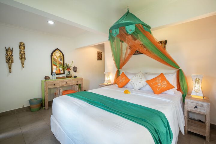 Room 4 of 27