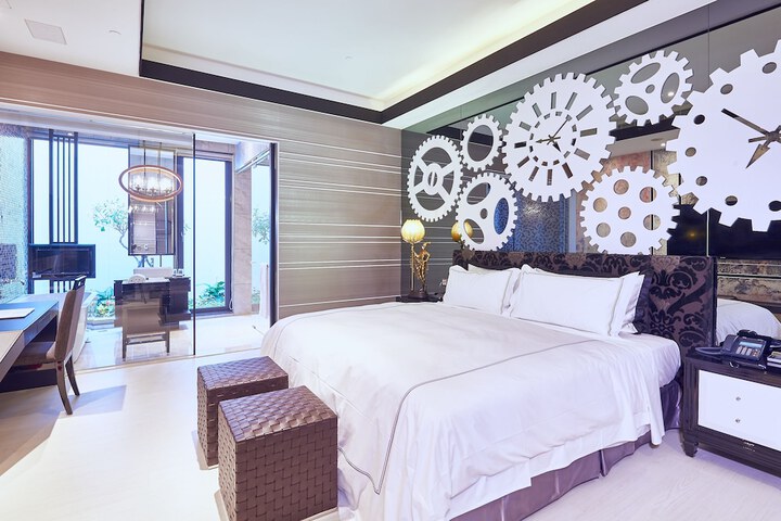 Room 9 of 91