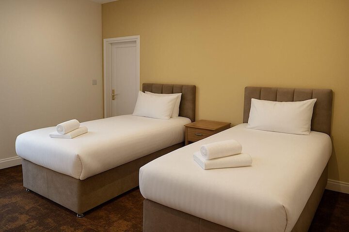 Room 2 of 6