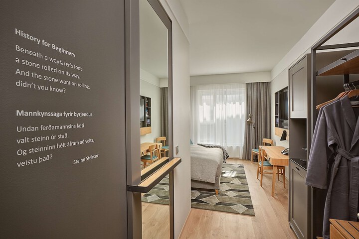 Room 45 of 106
