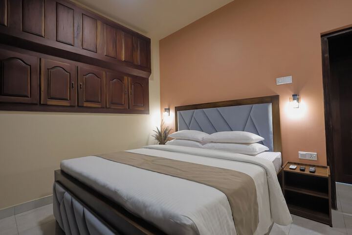 Room 32 of 65