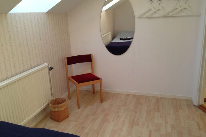 Room 26 of 94
