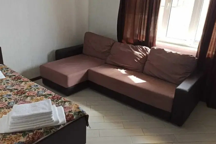 Room 6 of 11