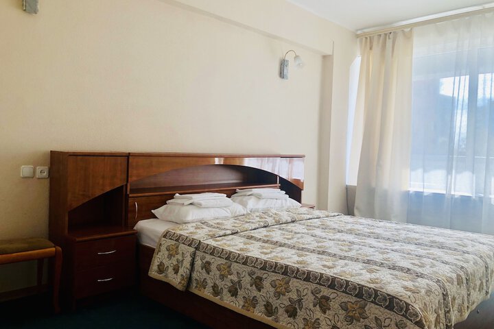 Room 8 of 34