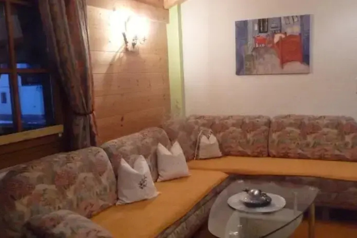 Room 3 of 9