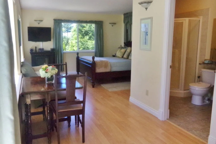 Room 4 of 22