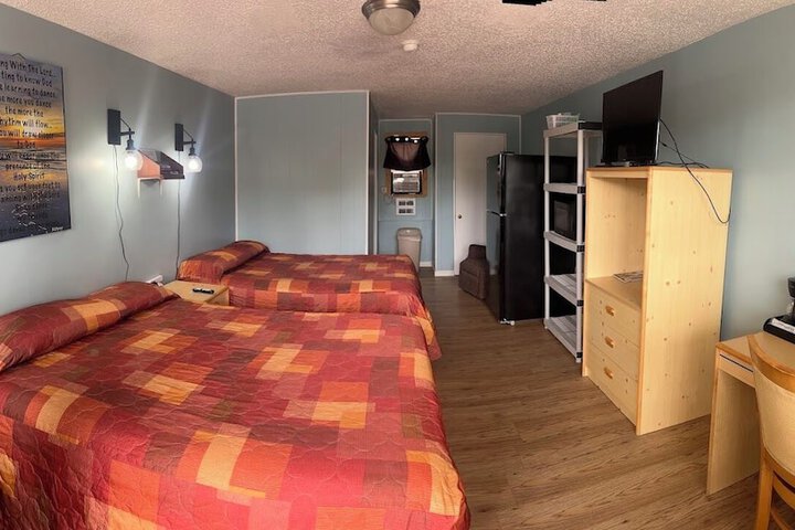 Room 8 of 18