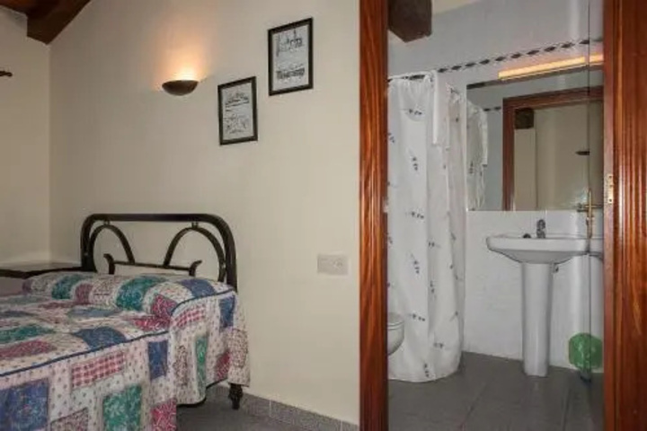 Room 2 of 6
