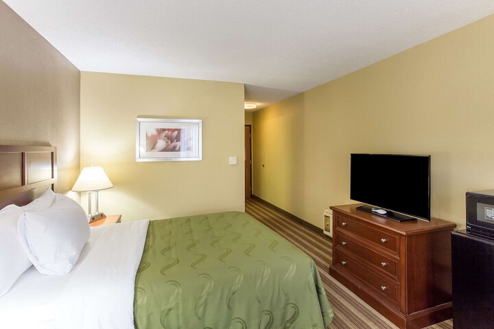 1 Double Bed Accessible (3 of 13)