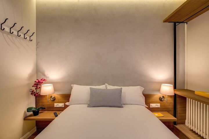 Room 10 of 32