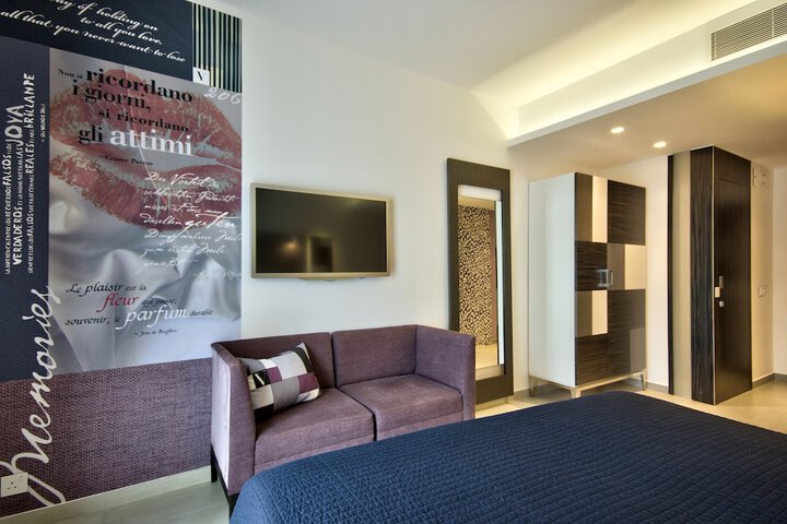 Room 26 of 100