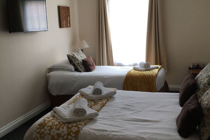 Room 11 of 28
