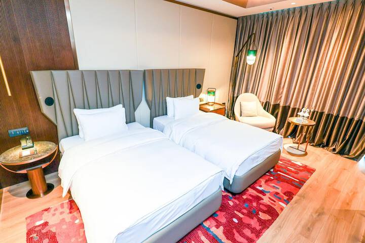 Room 34 of 132