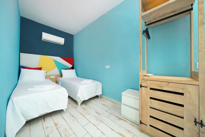 Room 5 of 48