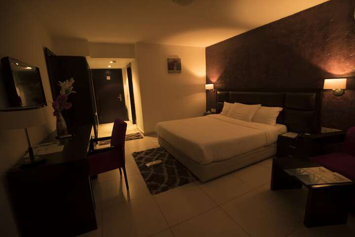 Room 6 of 30