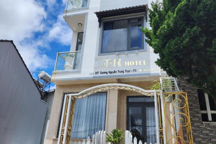 T-H Villa Hotel