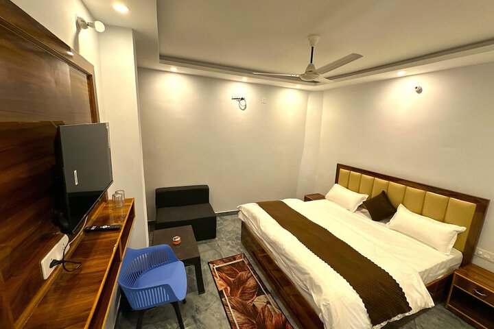 Room 3 of 11