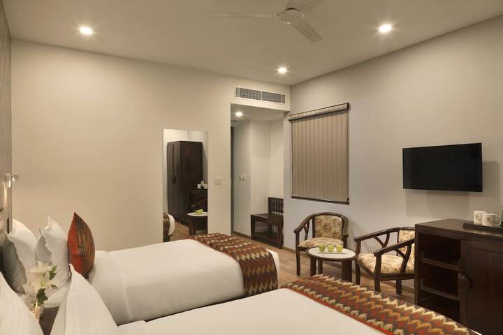 Room 7 of 14