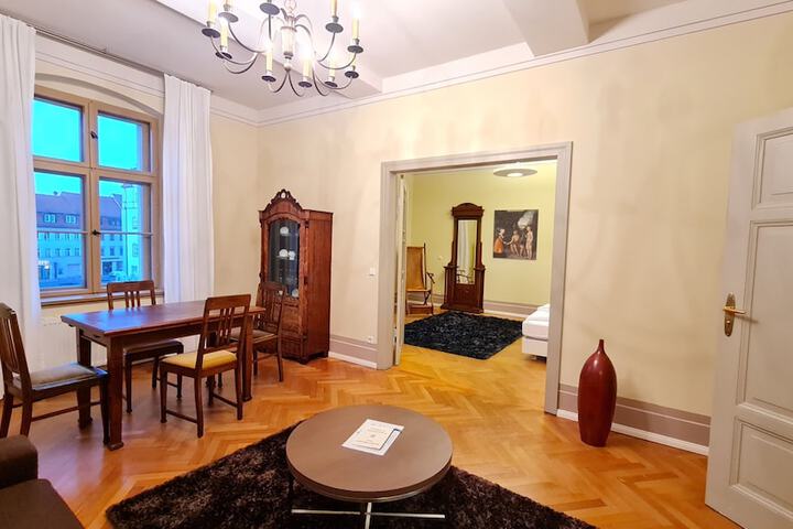 Room 53 of 174