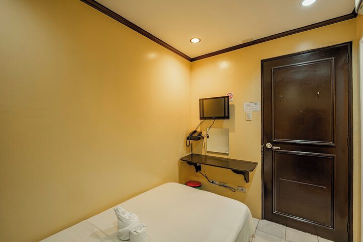 Room 8 of 28