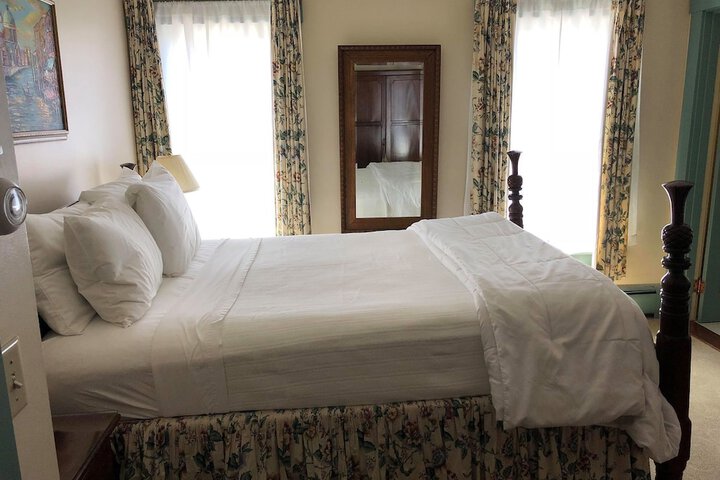 Room 4 of 43
