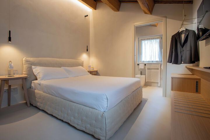 Room 21 of 154