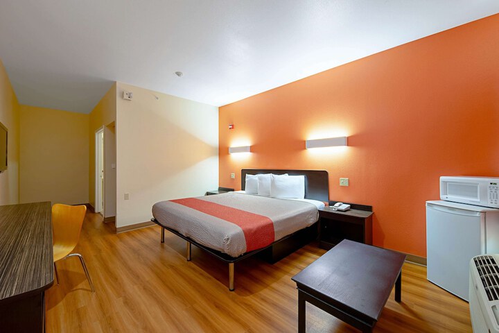1 King Bed (15 of 15)