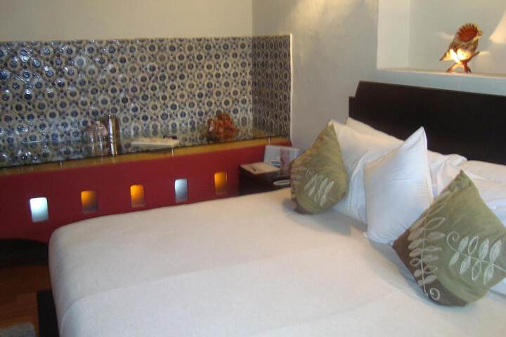Room 8 of 34