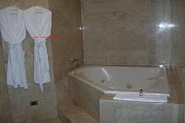 Room 10 of 26