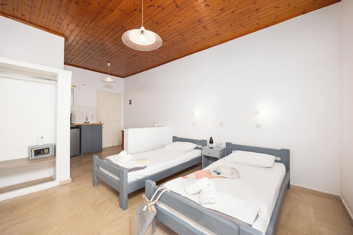 Room 2 of 41