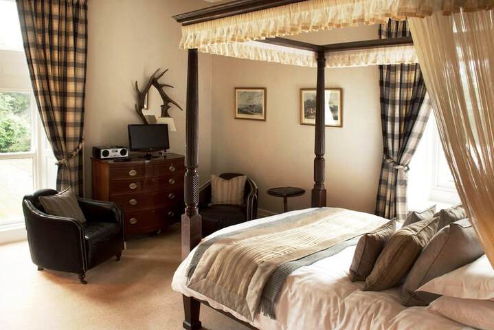 Room 15 of 117
