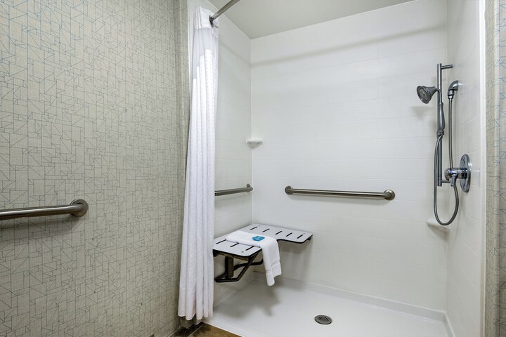Room 34 of 58