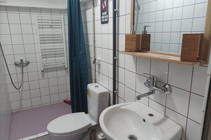 Room 30 of 43