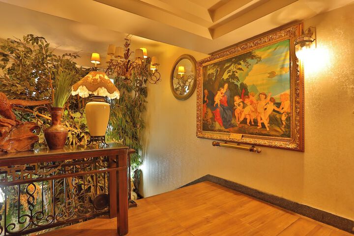 Ballroom/Hall 54 of 70