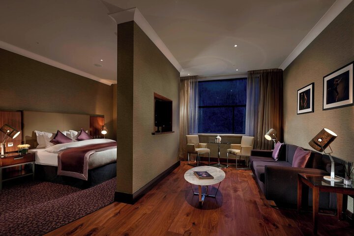 Room 6 of 114