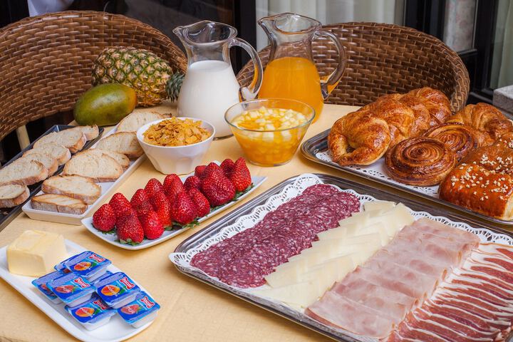 Breakfast/Coffee Service 19 of 42