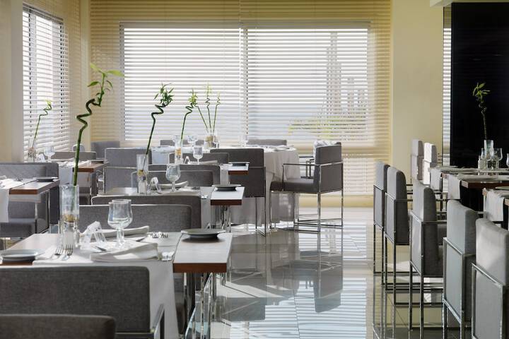 Dining 34 of 53